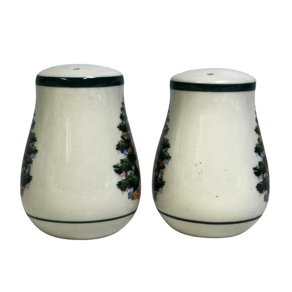 Totally Today 'Holly Tree' Vintage Salt and Pepper Shaker Set - Picture 2 of 6